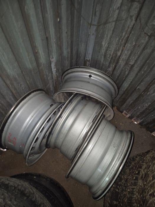 Продам диски hyundai h1
Triangle TI501 215/70 R16 102T с шипами 
Диски