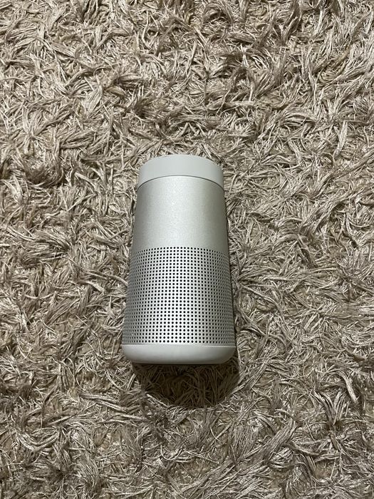 Колонка ,,bose” със зарядно и калъф