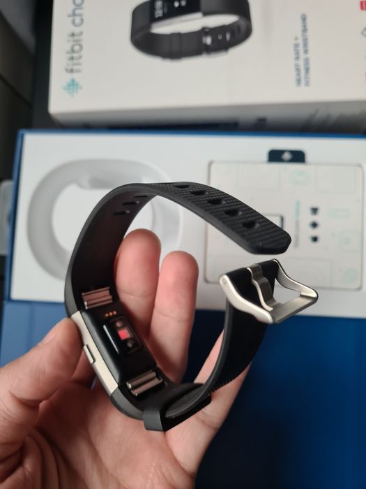 Vand Fitbit charge 2 full box