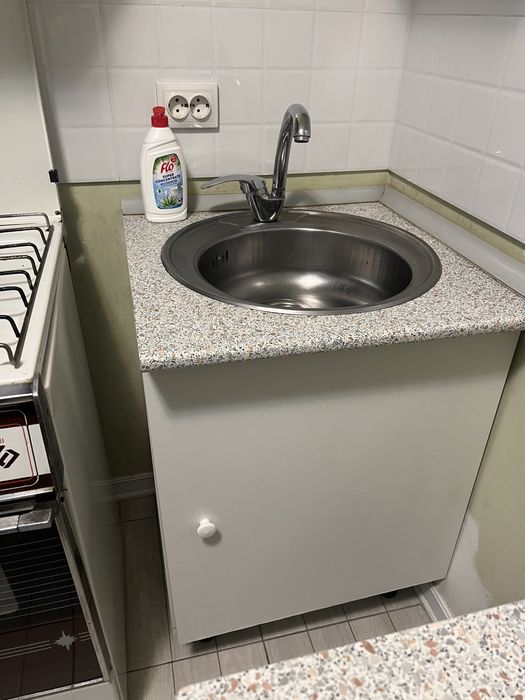 Продам 4 шкафа кухонных.