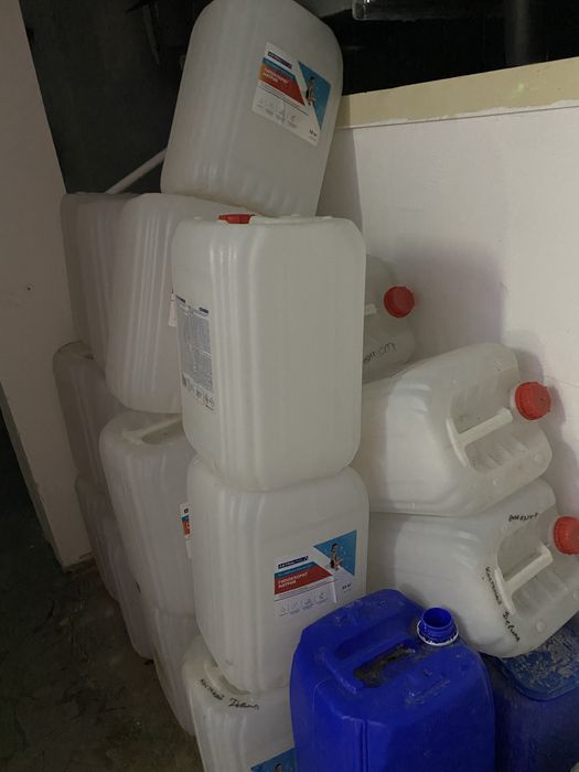 Продам канистры пластиковые 40 л