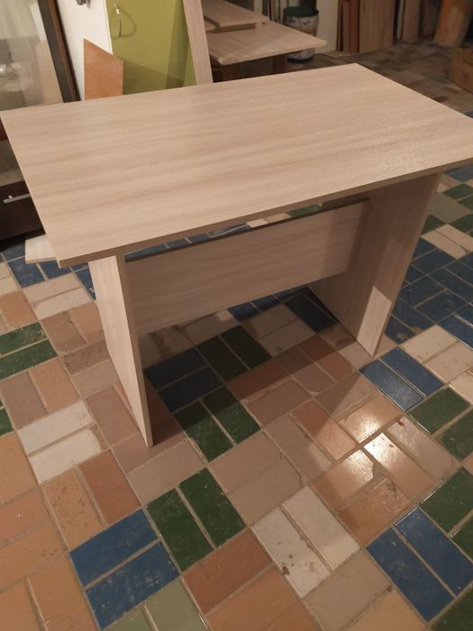 Продам новый кухонный стол