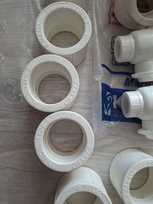 Продам краны тройники хомуты