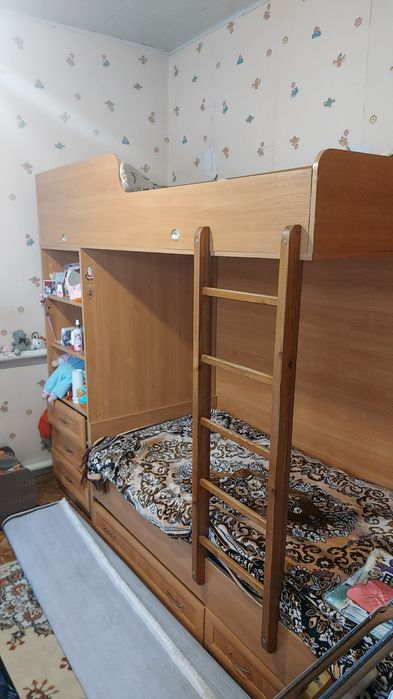 Продам двухьярусную кровать
