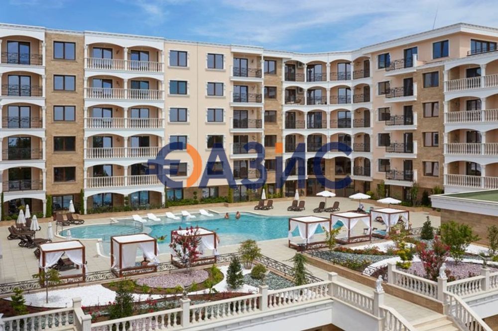 Четиристаен апартамент на първа линия комплекс Valencia Gardens, 325