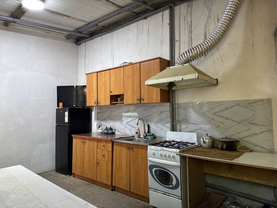 Arenda Yakkasaroy rakat hovli ijaraga 

3/1/1

Площадь: 300 м² 66

Цен