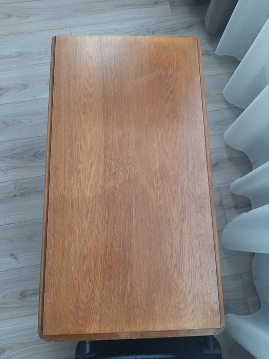 Vând măsuță cafea extensibilă din lemn masiv