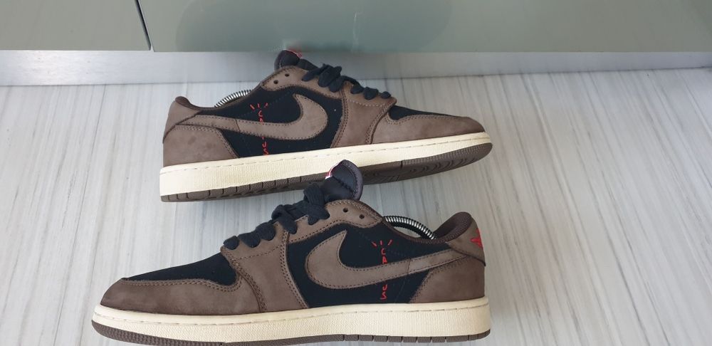 Nike Air Jordan 1 x Travis Scott / 42/26.5см ОРИГИНАЛ! Мъжки Кецове