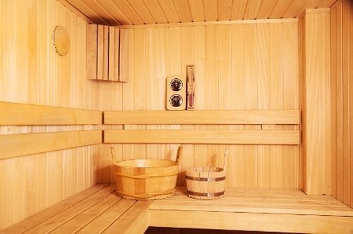 Обшивка бани вогонкой.