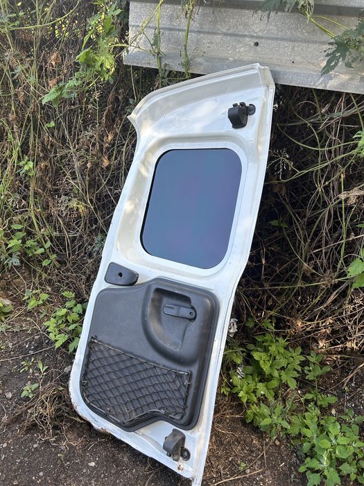 Задняя дверь Ларгуса (Largus)