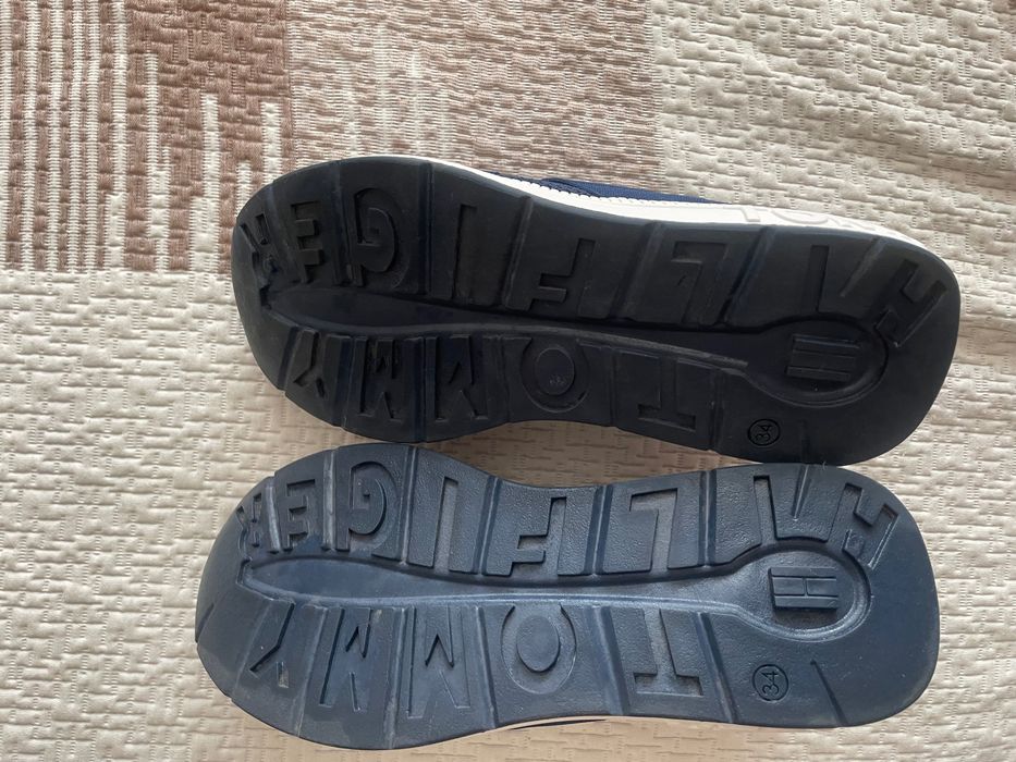 Продавам детски маратонки Tommy Hilfiger