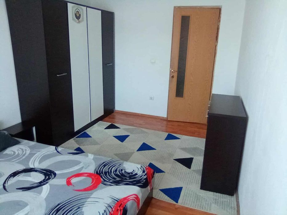 Închiriez  apartament