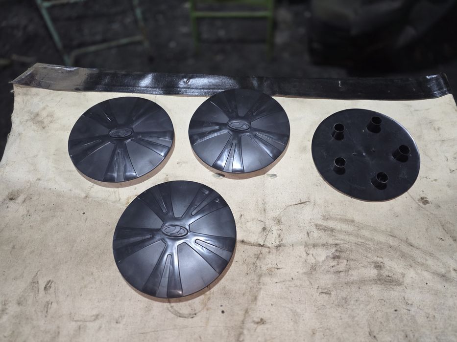 Продам колпаки на штампованные диски Нива