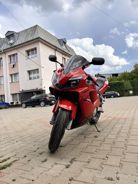 Honda CBR 600F.  F4i 2001