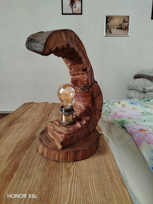 Люстры, светильники из дерева