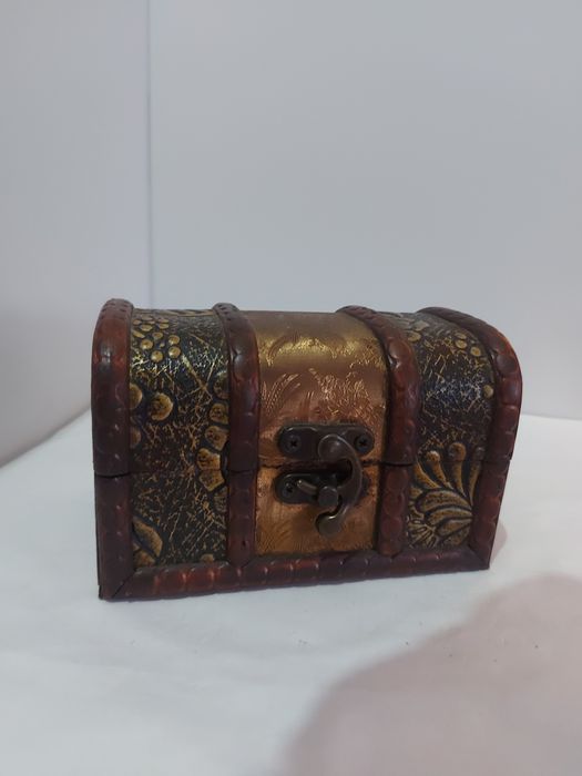 Шкатулка сундучок.