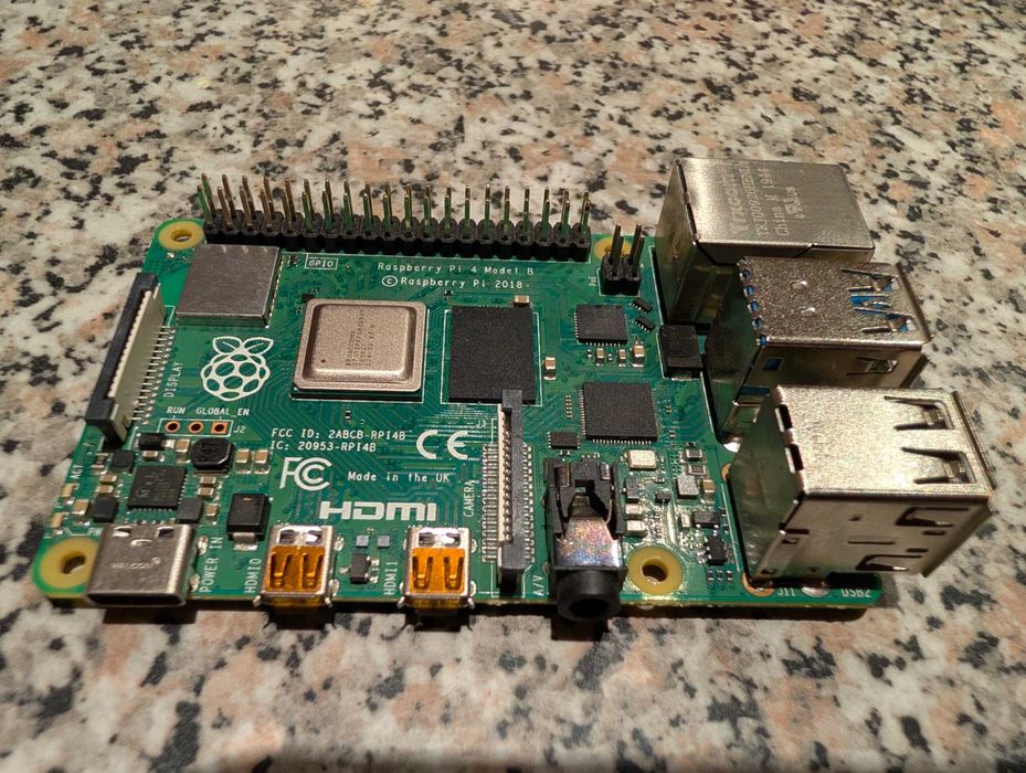 Raspberry Pi 4 Model B 4GB RAM с кутия и охлаждане