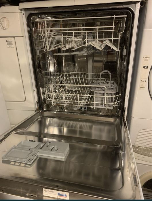 Sadomialna 60sm Miele .     Indesit   .         Whirlpool.