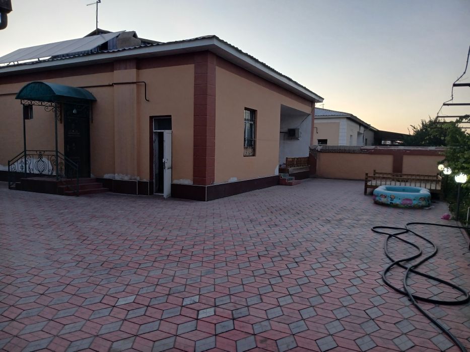 Бустон шахрида хамма кулайликларга эга уй сотилади