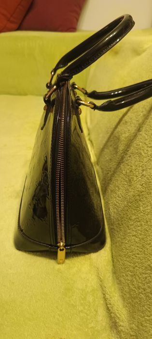 Vând geantă tip Alma, lac negru, stil Louis Vuitton.