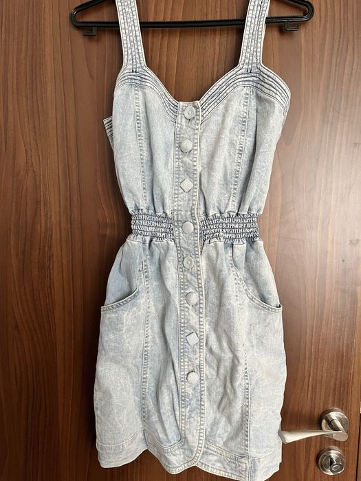 Много запазени рокли на символични цени