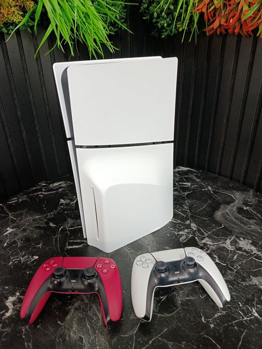 Noble Amanet - PS 5 Slim - Disk ( Lot 2026)- 1 TB - 2 Manete - Impecabil - CA NOU - Play Station 5