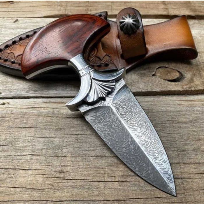 Кама от дамаскова стомана с кожена кания и сандалово дърво Tai Tai