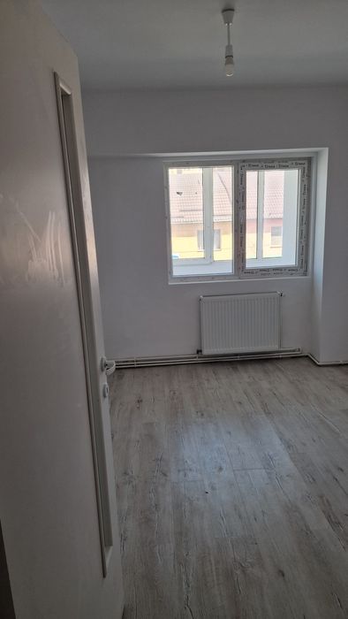 Vând apartament 3 camere