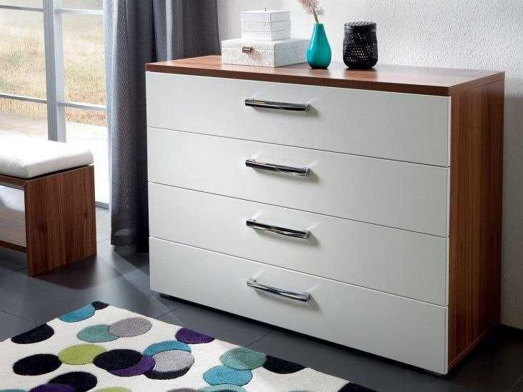 Письменные столы и комоды на заказ.