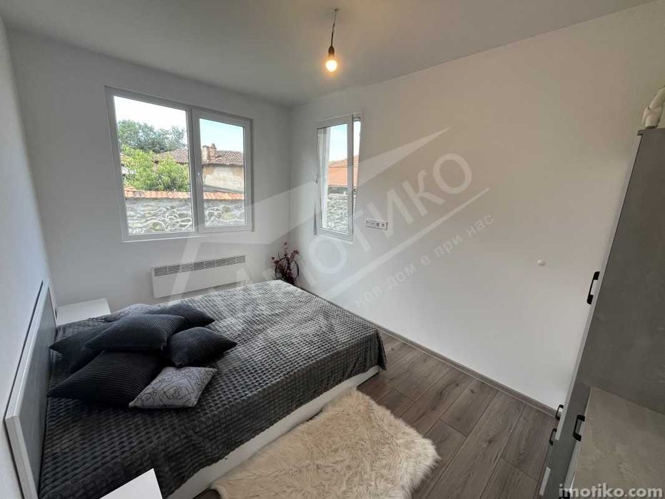 Къща с двор в с. Буново