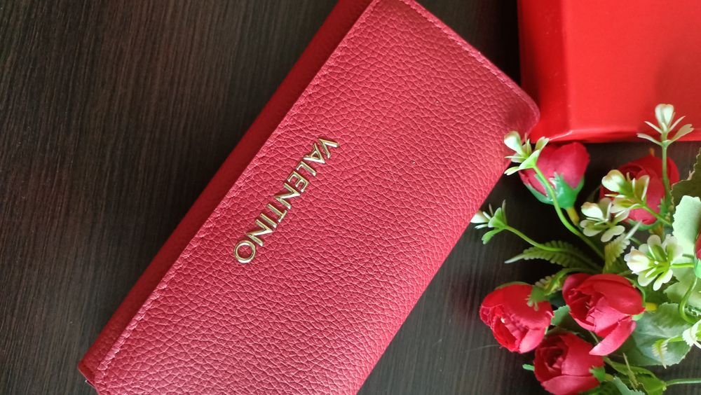 Красный кошелек-клатч Valentino Alexia