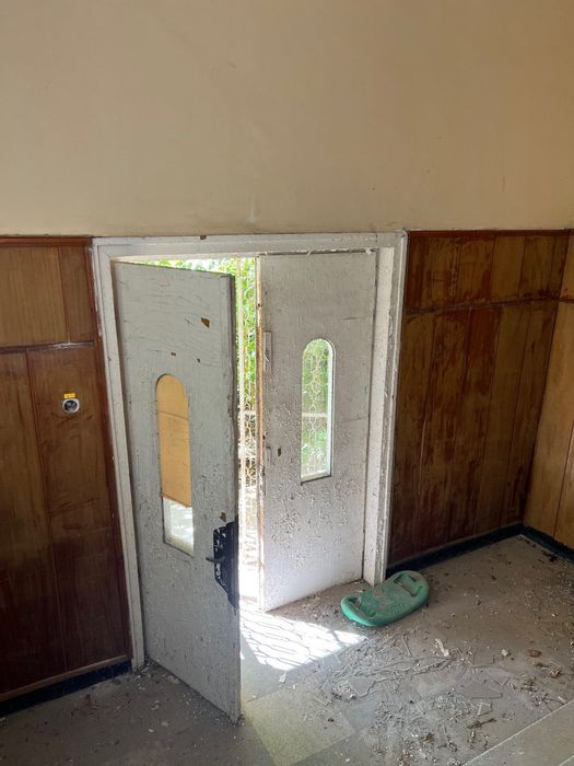 Самостоятелен имот (бивше училище)