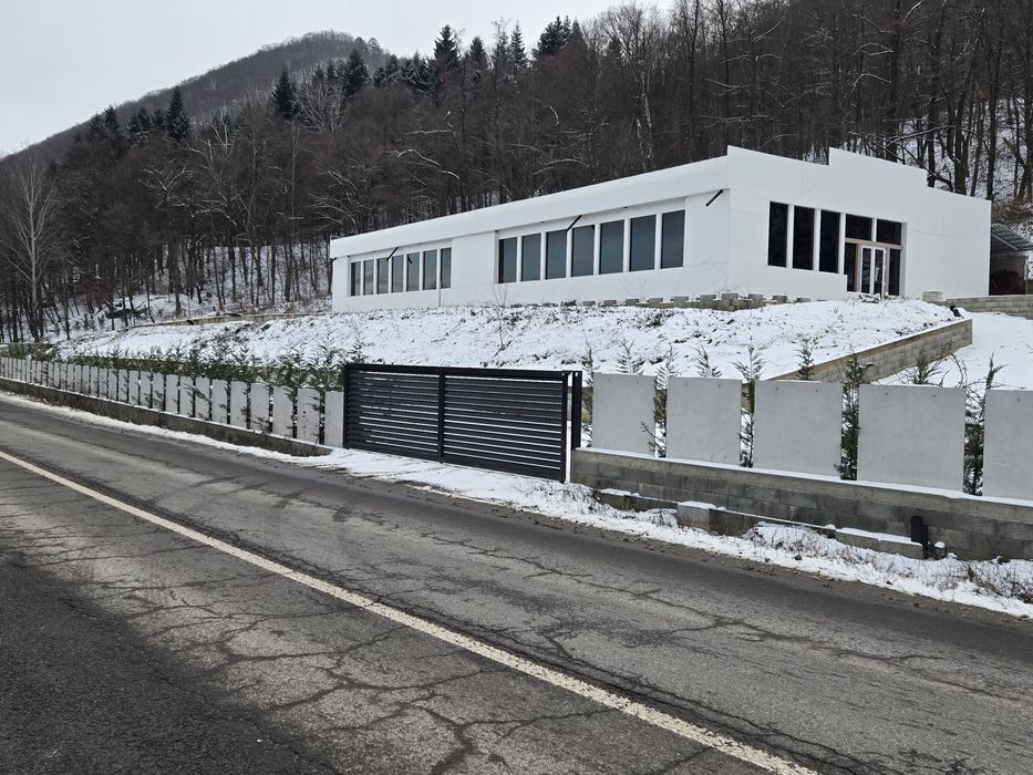 Vand clădire industriala moderna