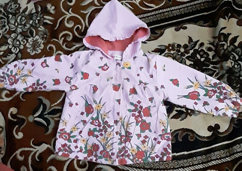 Продам плащик на девочку