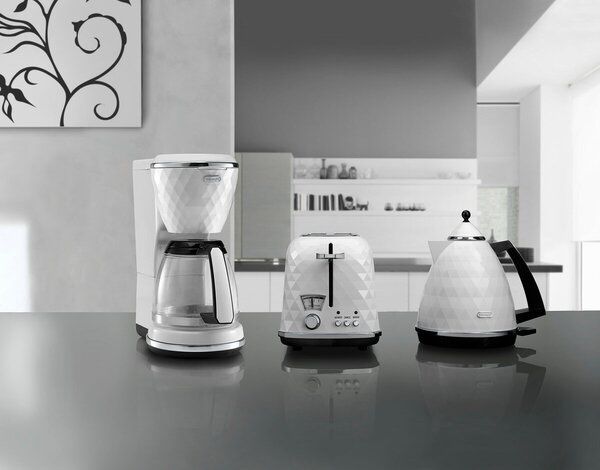Чайник De'Longhi KBJ2001W, белый