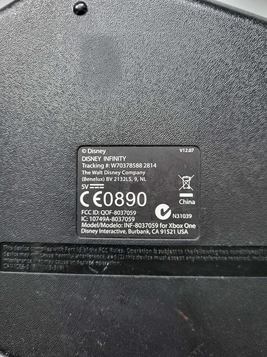 Controler original Xbox One + statie incarcare + placa Disney Infinity