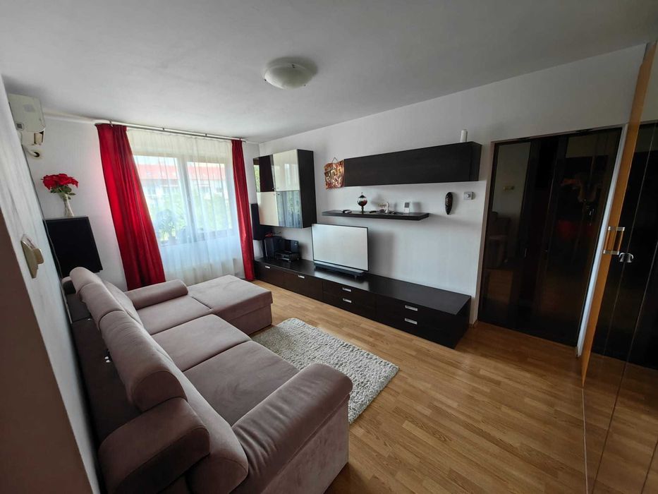 Vând apartament 3 camere