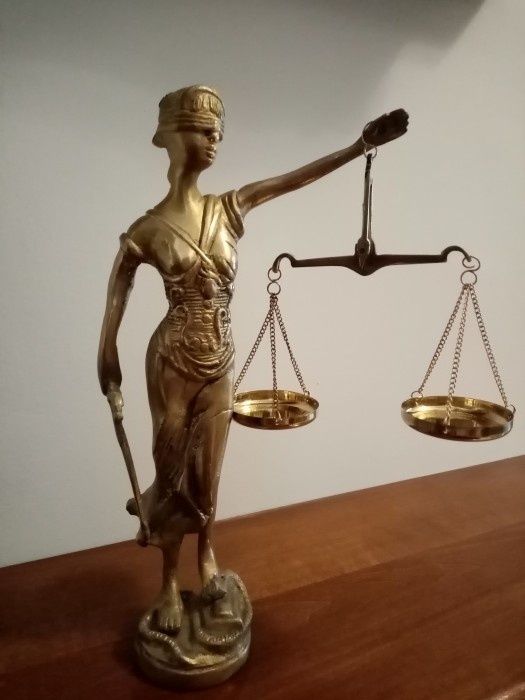 Sculptura din bronz masiv Justiția piesa cu o lucrătură de o foarte mare finețe, stare excelenta, h 24 cm