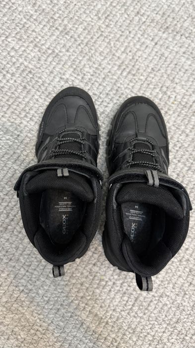 Продам детские ботинки GEOX