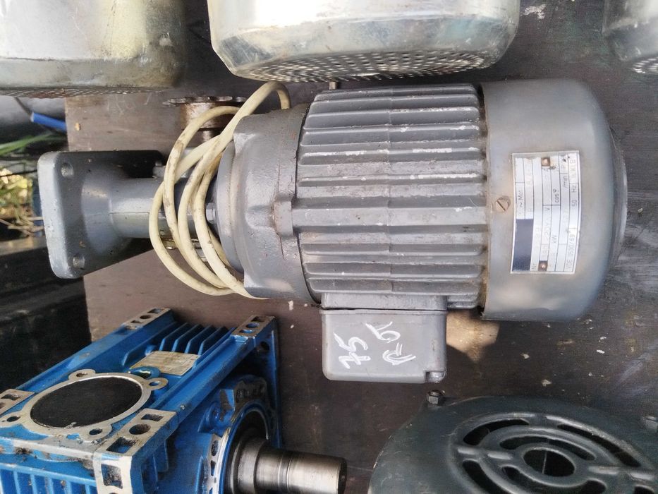 Motor cu Reductor raport 75 rotații cazan povarna