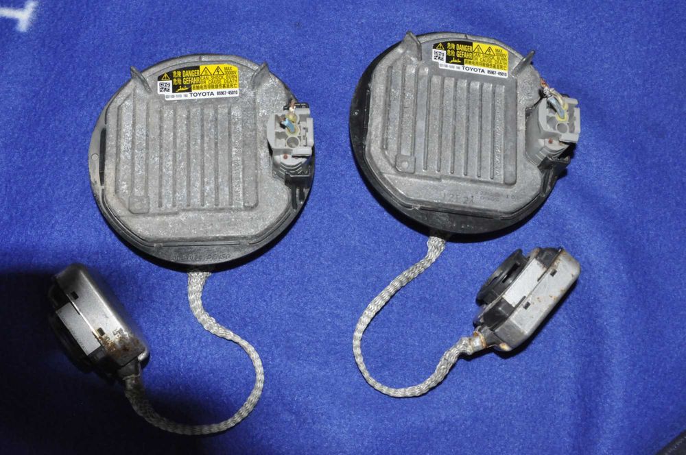 Блок ксенона Toyota Land Cruiser 200