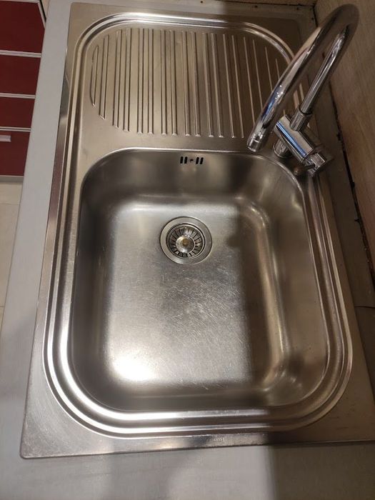 Кухненска мивка със смесител