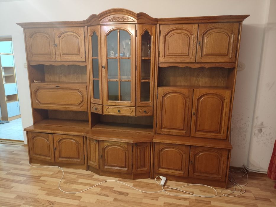 Vând  mobila   de sufragerie