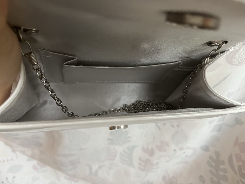 клъч чанта с верижка