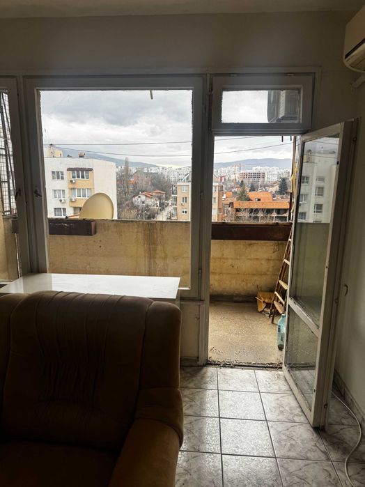 Двустаен апартамент в Модерно предградие