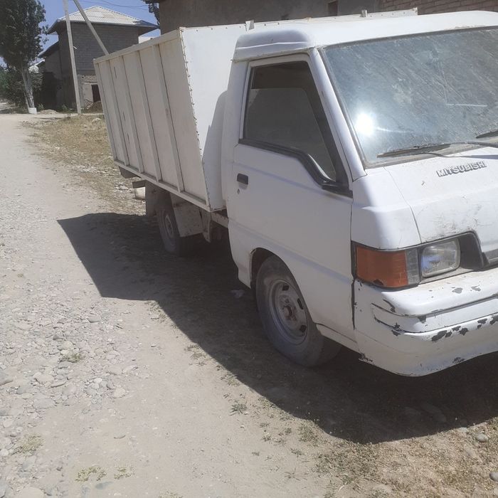 Mitsubishi moshina sotiladi