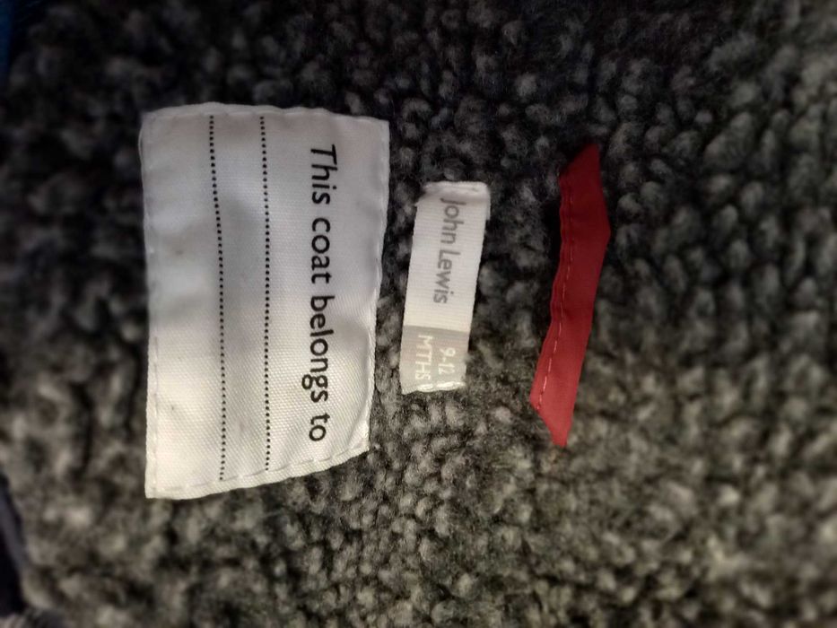 Детски ескимос с махащи се ръкавички.