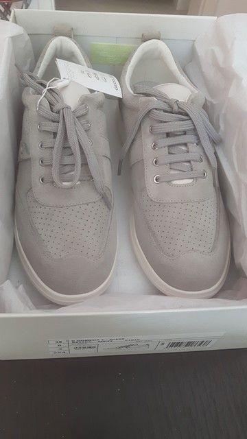 Продавам спортни елегантни обувки на GEOX