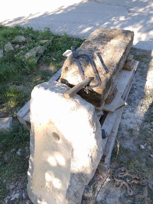 Продавам каменни корита и мивки от дялан камък