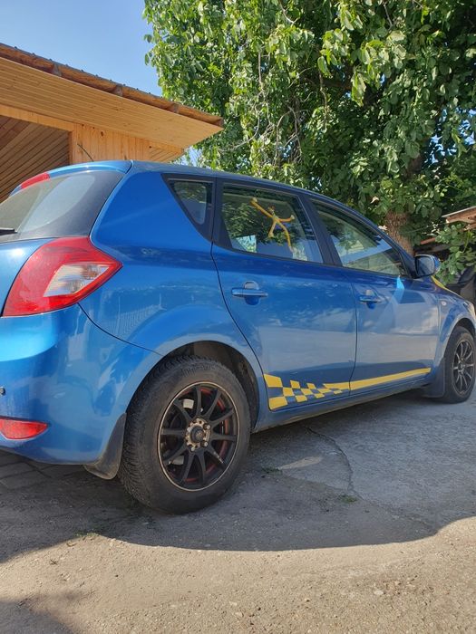 Vând KIA ceed 2010